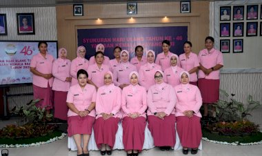 Peringatan-HUT-ke-46-Yayasan-Kemala-Bhayangkari,-2-Orang-Pengurus-YKB-Cabang-TTU-Dapat-Penghargaan-Darma-Bakti