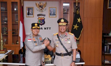 Kapolda-NTT-Pimpin-Penyerahan-Jabatan-Wakapolda,-Brigjen-Pol-Baskoro-Tri-Prabowo-Memasuki-Masa-Purna-Tugas