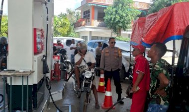 Antisipasi-Gejolak-Harga-BBM:-Polres-TTU-Gelar-Patroli-Cipta-Kondisi,-Atasi-Kepanikan-Antrean-di-SPBU-Kota-Kefamenanu