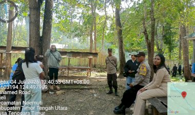 Piket-Pamapta-Polsek-Noemuti-Melaksanakan-Patroli-Dialogis,-Guna-Monitoring-Kamtibmas-Di-Tempat-Wisata-Oeluan.