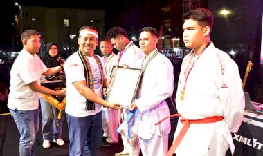 Sabet-Medali-Emas-Kapolri-Cup-2026,-Bripda-Aril-Tanesib-Terima-Penghargaan-di-Hari-Bhayangkara-ke-80-Dari-Kapolda-NTT