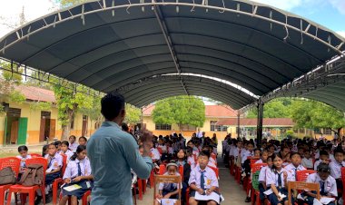 Perangi-Narkoba-Sejak-Dini:-Polres-Ttu-Gelar-Sosialisasi-Bahaya-Napza-Di-Smpn-1-Kefamenanu
