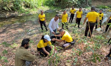 Kapolres-TTU-Bersama-Masyarakat-dan-Personel-Polres-Laksanakan-Penanaman-Bibit-melalui-Program-Green-Policing