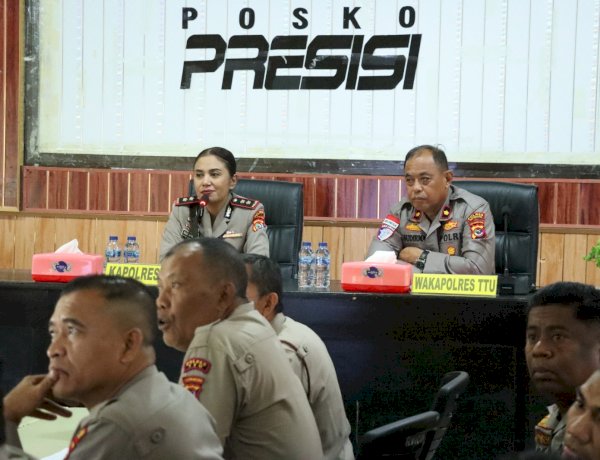 Optimalkan Peran Bhabinkamtibmas, Kapolres TTU AKBP Eliana Papote, S.I.K., M.M. Pimpin Anev Kinerja dan Tekankan Program Kemanusiaan Kapolda NTT