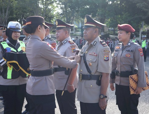 Kapolres-TTU-Pimpin-Sertijab-Kasat-Reskrim,-Kasatresnarkoba-dan-Dua-Kapolsek,-Tekankan-Profesionalisme-dan-Loyalitas
