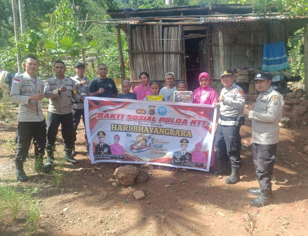 Polsek Biboki Selatan Salurkan Bansos Sembako, Wujud Nyata Kepedulian dan Kedekatan Polri dengan Masyarakat Dalam Menyambut HUT Bhayangkara Ke-80