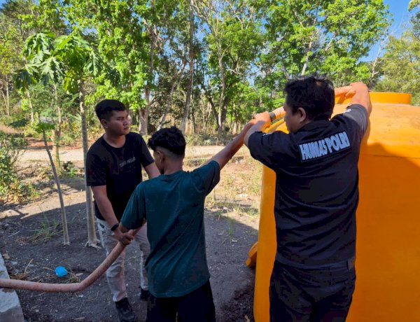 Sambut Hari Jadi Humas Polri ke-75, Humas Polres TTU Salurkan 6.000 Liter Air Bersih untuk Warga Maubeli