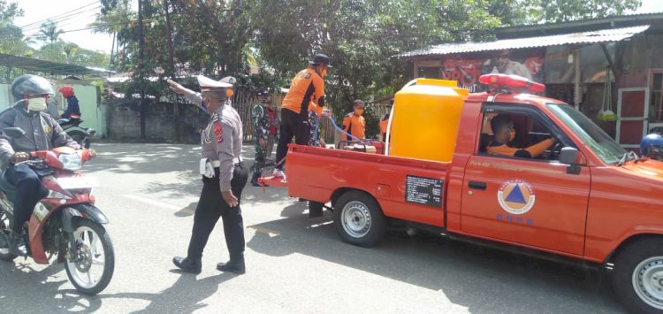 Sinegritas TNI - Polri Gandeng BPBD Lakukan Penyemprotan Disinfektan