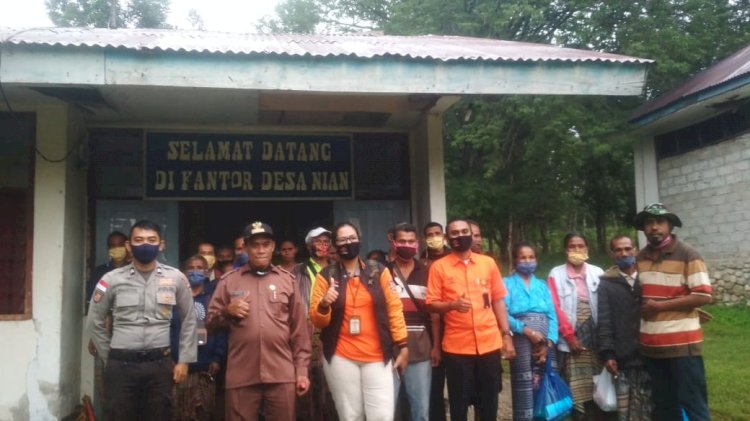 Briptu Gugik Prasetyo lakukan Pengawasan Penyaluran Bantuan dari kementrian sosial