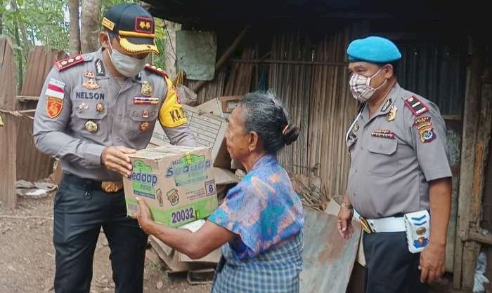 Penuhi Kebutuhan Pangan Rakyat, Polres TTU Bagi Sembako