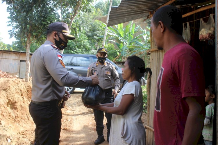 Jelang Hari Bhayangkara Polres TTU bagi 200 KK sembako