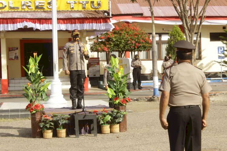 Pangkat penghargaan  diberi Kapolres Kepada Kompol Vigilio