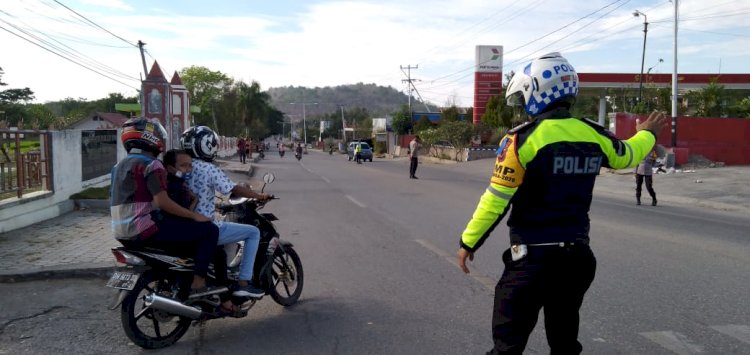 Polres TTU memberikan pelayanan serta pengamanan di seluruh gereja.