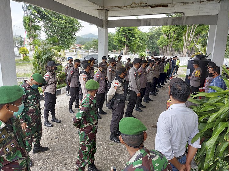 Personil Gabungan TNI POLRI Amankan Penetapan Bupati dan Wakil Bupati Terpilih Kabupaten TTU TAHUN 2020