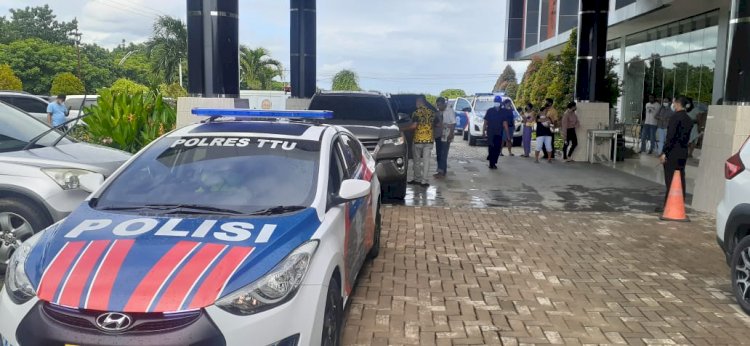 SAT LANTAS POLRES TTU KAWAL BUPATI DAN WAKIL BUPATI TTU KEMBALI KE KEFAMENANU USAI DILANTIK GUBERNUR VIKTOR LAISKODAT