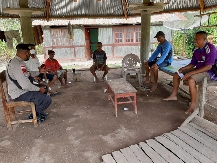 Sampaikan Maklumat Kapolri dengan Door to Door ke Rumah Warga