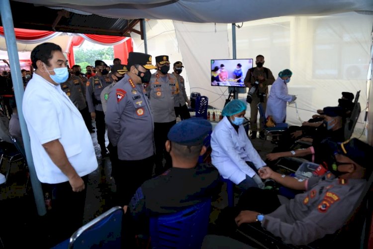 Selain Tinjau Vaksinasi, Kapolri Saksikan Langsung pendonoran Plasma Konvalesen