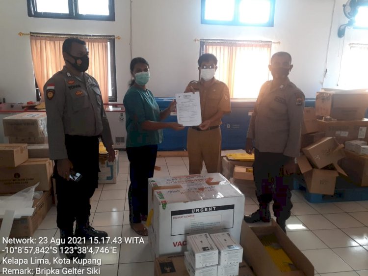 Polres TTU Dampingi Dinkes Jemput 200 Vial Vaksin di Kupang