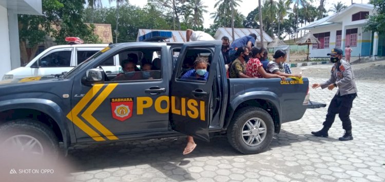 Dukung Proses Vaksin, Polsek Miotim Jemput Warga Dengan Mobil Patroli