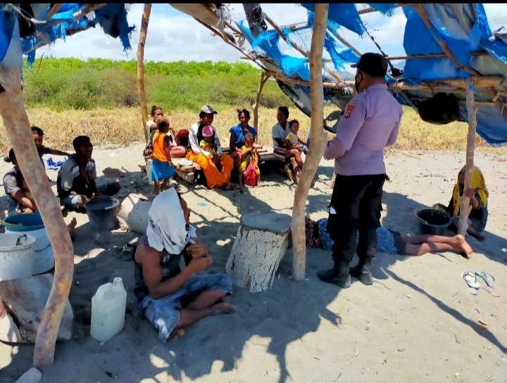 Anggota Polsek Insut Blusukan ke Masyarakat Beri Pemahaman Pentingnya Vaksin