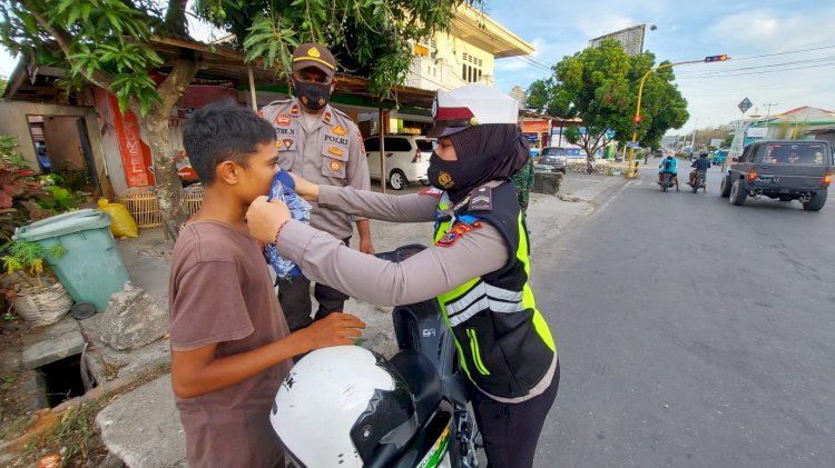 Operasi Patuh Ranakah 2021 di TTU, Sejumlah Pengendara Diberi Masker