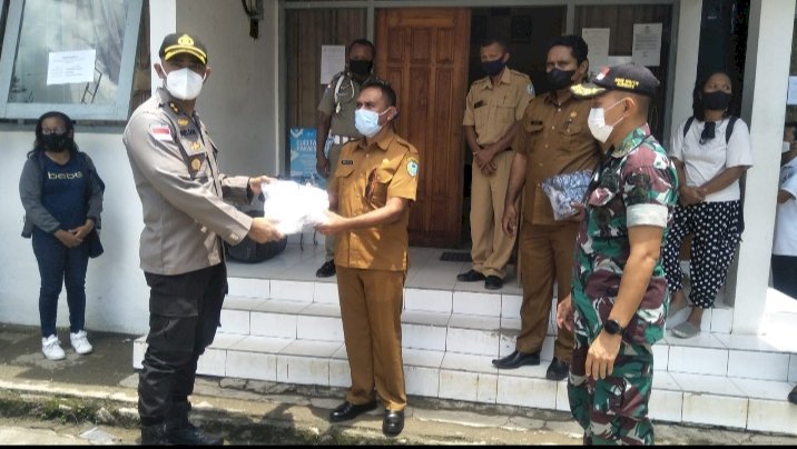 Kapolres dan Dandim Serahkan Masker ke BKDPSDM TTU