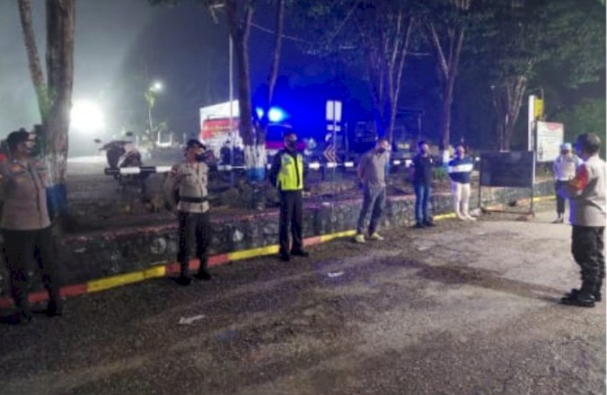 Patroli Lampu Biru Sasar Warung dan Kerumunan Massa