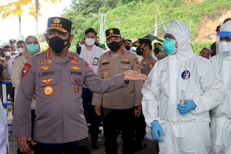 Kapolri mengecek langsung PLBN Entikong, untuk penerapan prokes bagi PPLN.