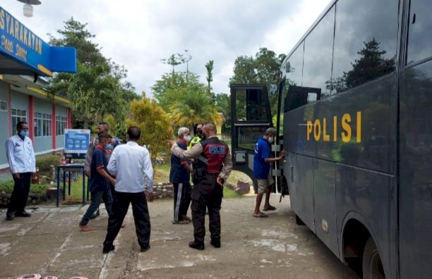 Samapta Polres TTU Jemput 33 Napi Ikut Vaksin di Klinik Bhayangkara