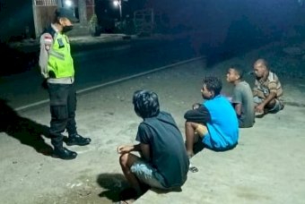 Tingkatkan Disiplin Masyarakat, Anggota Polsek Insana Patroli Malam