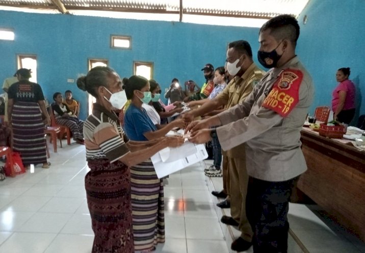 Bhabinkamtibmas Faenake Imbau Penerima BLT Agar Gunakan Bantuan Untuk Buka Usaha