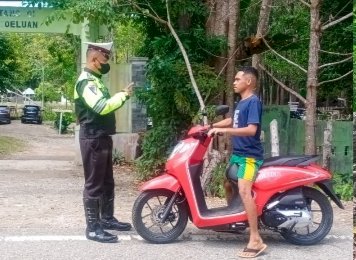 Lantas Polres TTU Operasi di Depan Pintu Masuk Obyek Wisata Oeluan, Sejumlah Pengendara Ditahan