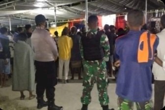 Anggota Polsubsektor Manamas Amankan Malam Pentas Seni Budaya di Paroki St. Yohanes Pemandi Bakitolas