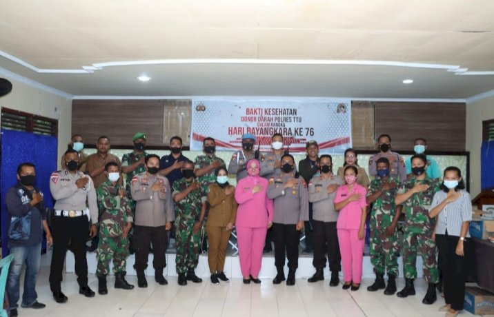 Sambut HUT Ke-76 Bhayangkara, Polres TTU Bantu Masyarakat Kurang Gizi