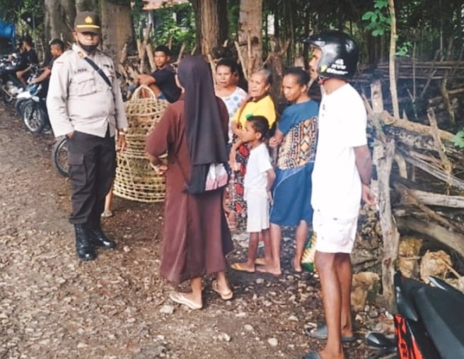 Antisipasi Gangguan Kamtibmas, Polsek Insana Lakukan Pam di Pasar Oelolok