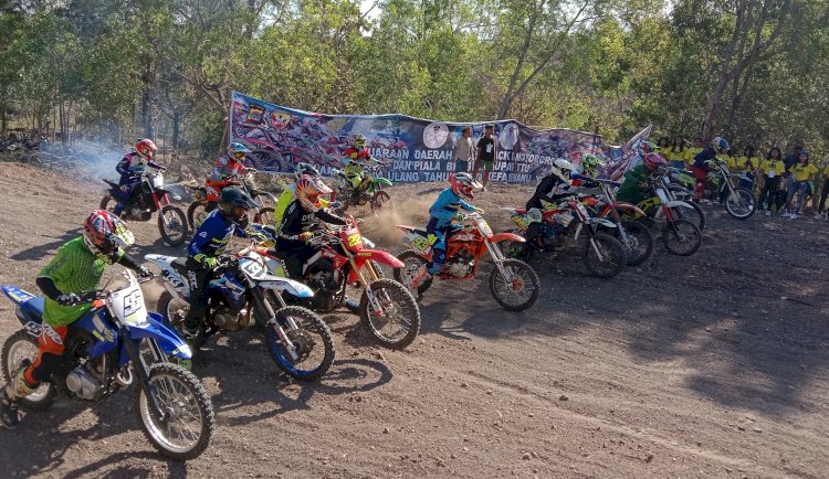 Wakapolres TTU Dampingi Asisten I Setda TTU Tutup Kegiatan Grasstrack