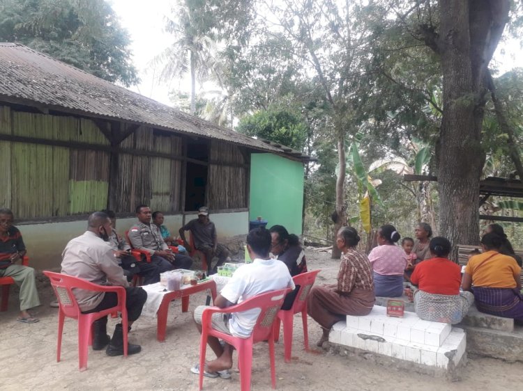 Ketika Bhabinkamtibmas Popnam Hadir Memberi Solusi di Tengah Masyarakat