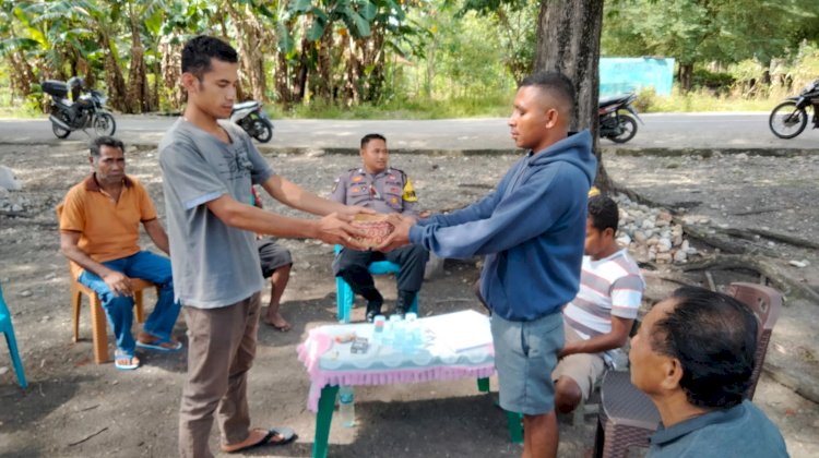 Bhabinkamtibmas Tubuhue dan Lapeom Berhasil Selesaikan Kasus Pengeroyokan Secara Restorative Justice