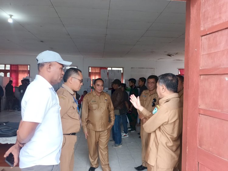 Kasat Bersama anggota Sat Intelkam Polres TTU memberi pengawalan ketat secara tertutup.