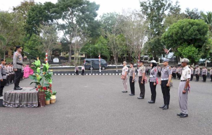 Kapolres TTU Pimpin Upacara Kenaikan Pangkat Perwira, Bintara dan ASN Polri