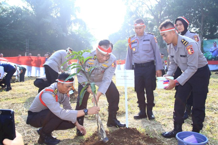 Tanam 21 Juta Pohon, Polri Cetak Rekor dan Raih Dua Penghargaan dari MURI