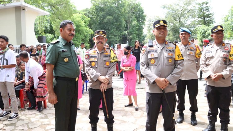 Kapolres TTU Beserta Jajaran PJU Beri Penghormatan Terakhir kepada Uskup Emeritus Mgr Anton Pain Ratu SVD