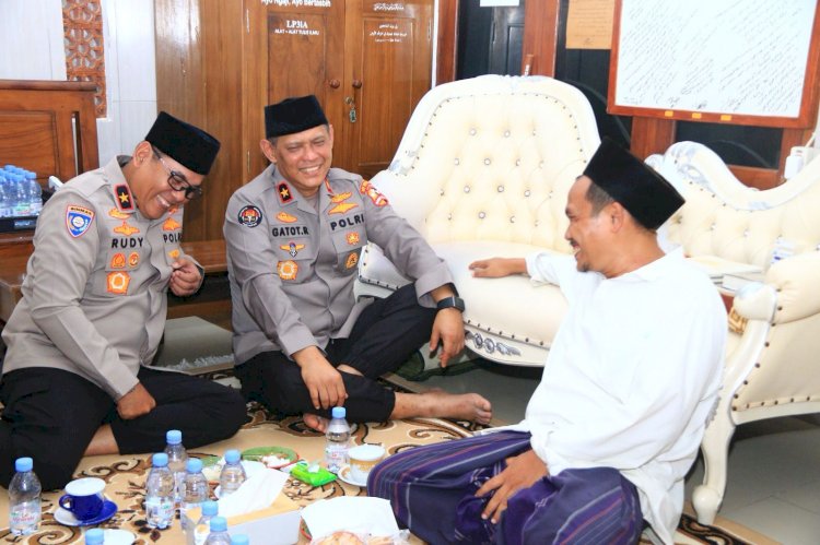 Minta Masyarakat Terus Jaga Kerukunan, Gus Baha Apresiasi Polri Wujudkan Pemilu Aman dan Damai.