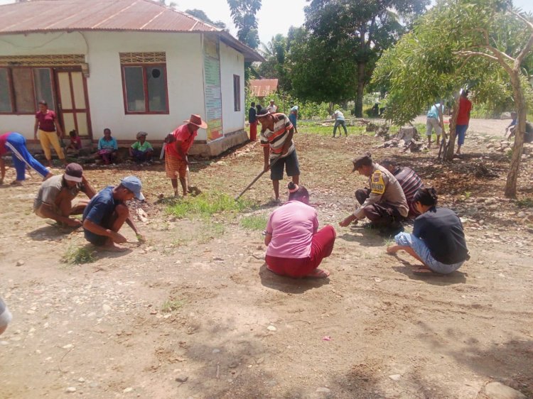 Bhabinkamtibmas Haekto Bersama Kepala Desa dan Masyarakat Gelar Kerja Bhakti