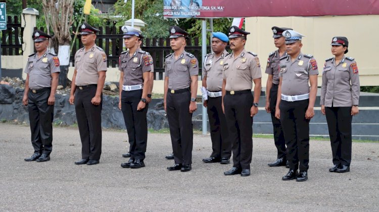 17 Anggota Bintara Naik Pangkat, Kapolres TTU : Tingkatkan Semangat Pelayanan kepada Masyarakat