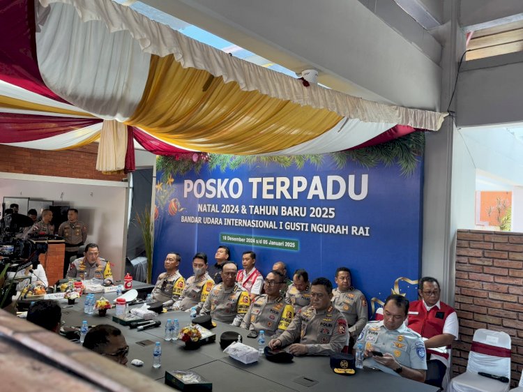 Kapolri & Panglima TNI Tinjau Posko Terpadu Operasi Lilin 2024 di Bandara I Gusti Ngurah Rai