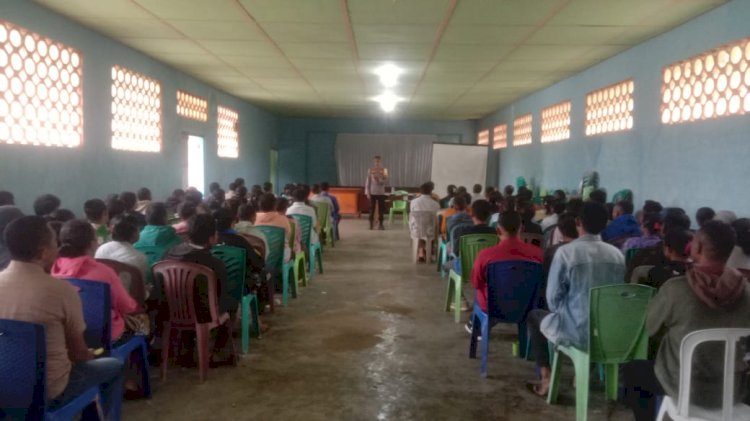 Kapolsek Miomaffo Barat Berikan Materi Pencegahan KDRT Bagi Calon Pengantin di Paroki St. Maria Diangkat ke Surga - Eban Miomaffo Barat