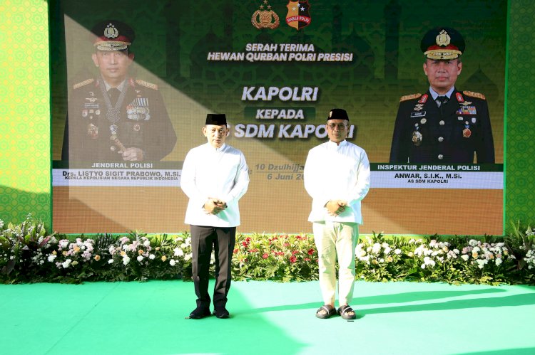 Kapolri Serahkan 9.648 Hewan Kurban Untuk Masyarakat
