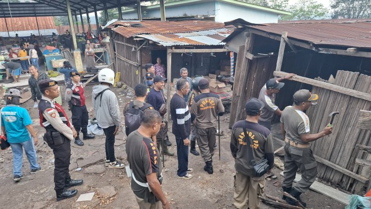 Polres TTU Bersama TNI dan Satpol PP Laksanakan Pengamanan Penertiban PKL di Pasar Baru Kefamenanu