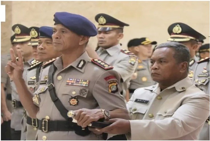 Peran Strategis Dansatlat Brimob Korbrimob Polri di Balik Sukses Atraksi Terjun Payung HUT Kota Kefamenanu ke-103